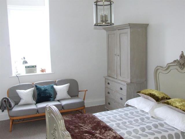  Image of 2 bedroom Apartment for sale in Esplanade Gardens Scarborough YO11 at Scarborough North Yorkshire Scarborough, YO11 2AW