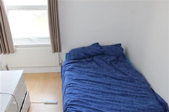  Image of 1 bedroom Apartment to rent in Etta Street London SE8 at Deptford, SE8 5NR