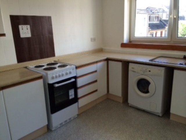  Image of 2 bedroom Flat to rent in Ettrick Court Falkirk FK1 at Hallglen Falkirk Falkirk, FK1 2QS