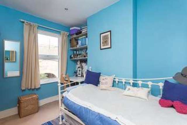  Image of 2 bedroom Flat for sale in Eversleigh Road London SW11 at Battersea, SW11 5XS