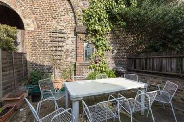  Image of 2 bedroom Flat for sale in Eversleigh Road London SW11 at Battersea, SW11 5XS