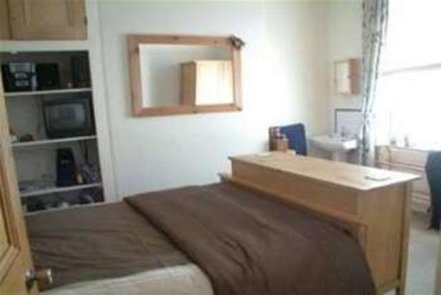  Image of 3 bedroom Flat to rent in Raleigh Road Exeter EX1 at Exeter, EX1 1TQ