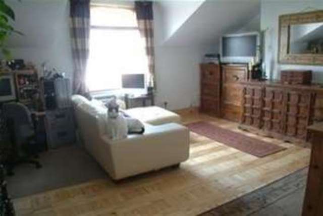  Image of 3 bedroom Flat to rent in Raleigh Road Exeter EX1 at Exeter, EX1 1TQ