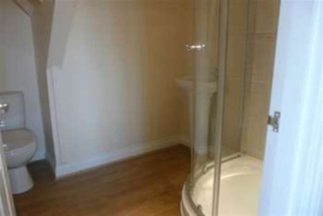  Image of 2 bedroom Flat to rent in Cranford Avenue Exmouth EX8 at Exmouth, EX8 2HU