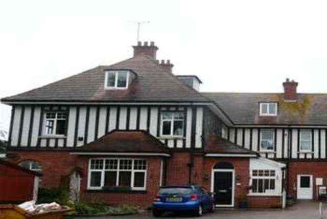  Image of 2 bedroom Flat to rent in Cranford Avenue Exmouth EX8 at Exmouth, EX8 2HU