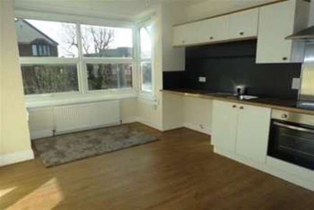  Image of 1 bedroom Flat to rent in Lyndhurst Road Exmouth EX8 at Exmouth, EX8 3DS