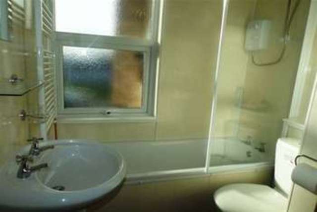  Image of 1 bedroom Flat to rent in Lyndhurst Road Exmouth EX8 at Exmouth, EX8 3DS