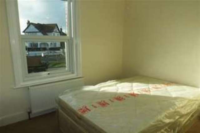  Image of 1 bedroom Flat to rent in Lyndhurst Road Exmouth EX8 at Exmouth, EX8 3DS