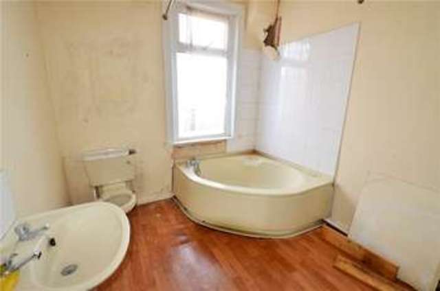  Image of 1 bedroom Apartment for sale in Felbrigge Road Ilford IG3 at Ilford  Seven Kings, IG3 8DW