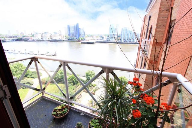  Image of 2 bedroom Apartment to rent in William Morris Way London SW6 at Ferrymans Quay William Morris Way Fulham, SW6 2UT