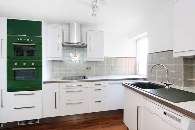  Image of 2 bedroom Apartment to rent in William Morris Way London SW6 at Ferrymans Quay William Morris Way Fulham, SW6 2UT