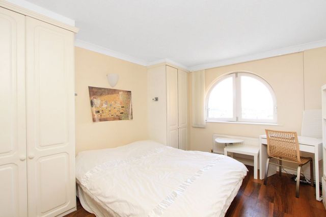  Image of 2 bedroom Apartment to rent in William Morris Way London SW6 at Ferrymans Quay William Morris Way Fulham, SW6 2UT
