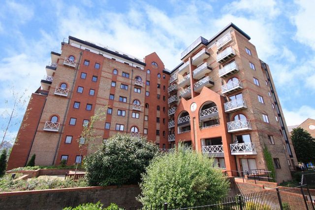 Image of 2 bedroom Apartment to rent in William Morris Way London SW6 at Ferrymans Quay William Morris Way Fulham, SW6 2UT
