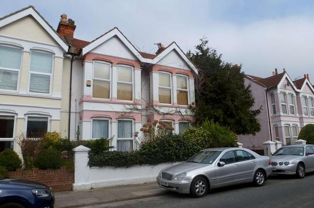  Image of 1 bedroom Flat to rent in Festing Grove Southsea PO4 at Southsea, PO4 9QB