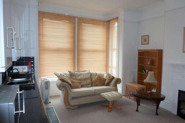  Image of 1 bedroom Flat to rent in Festing Grove Southsea PO4 at Southsea, PO4 9QB