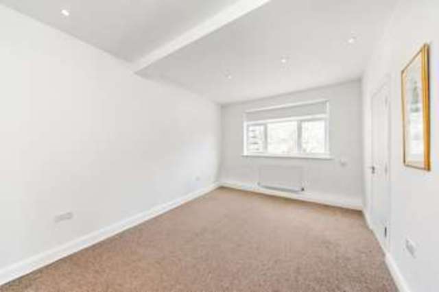  Image of 4 bedroom Flat to rent in Finchley Road London NW8 at Finchley Road  St Johns Wood Road, NW8 6EB
