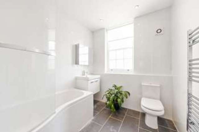  Image of 4 bedroom Flat to rent in Finchley Road London NW8 at Finchley Road  St Johns Wood Road, NW8 6EB