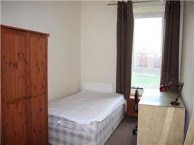  Image of 2 bedroom Flat to rent in Finlay Drive Dennistoun Glasgow G31 at Dennistoun Glasgow Glasgow, G31 2SL