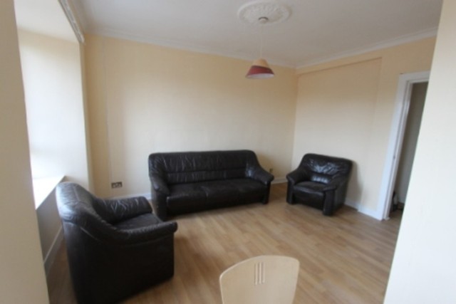  Image of 2 bedroom Flat to rent in Finnart Street Glasgow G40 at Dalmarnock Glasgow Glasgow, G40 4BZ