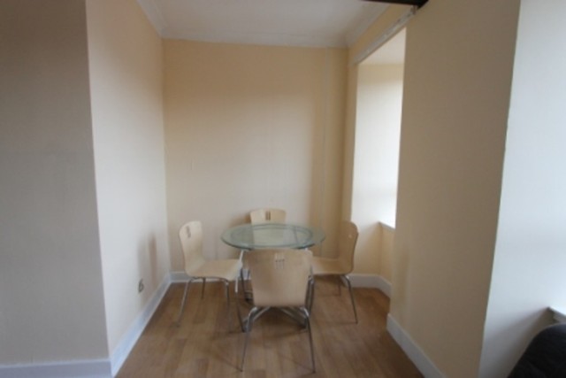  Image of 2 bedroom Flat to rent in Finnart Street Glasgow G40 at Dalmarnock Glasgow Glasgow, G40 4BZ