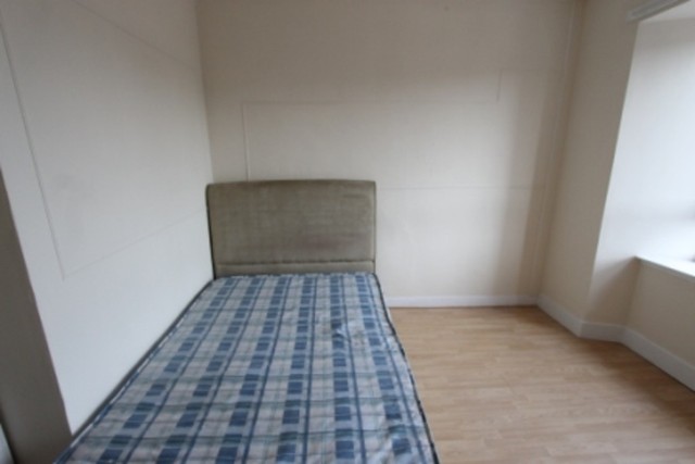  Image of 2 bedroom Flat to rent in Finnart Street Glasgow G40 at Dalmarnock Glasgow Glasgow, G40 4BZ