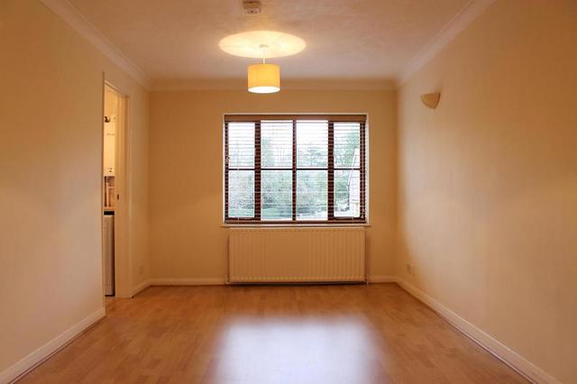  Image of 2 bedroom Flat to rent in Fishers Court Horsham RH12 at Horsham, RH12 2RJ