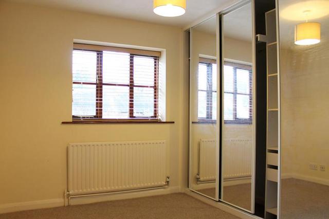  Image of 2 bedroom Flat to rent in Fishers Court Horsham RH12 at Horsham, RH12 2RJ