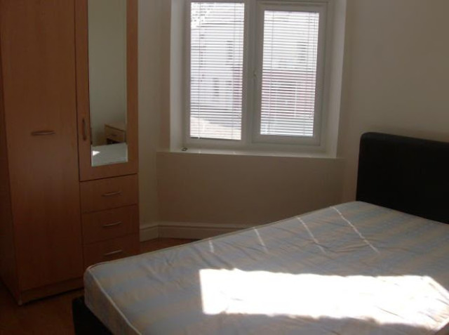  Image of 4 bedroom Property to rent in Woodville Road Cathays Cardiff CF24 at Cathays Cardiff Cardiff, CF24 4EB