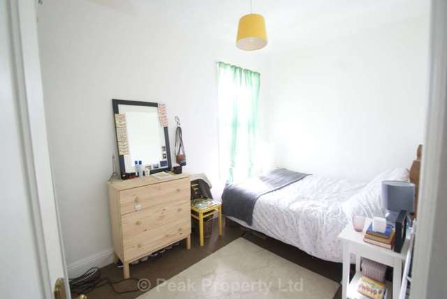  Image of 1 bedroom Flat to rent in St. Vincents Road Westcliff-on-Sea SS0 at St. Vincents Road  Westcliff On Sea, SS0 7PP