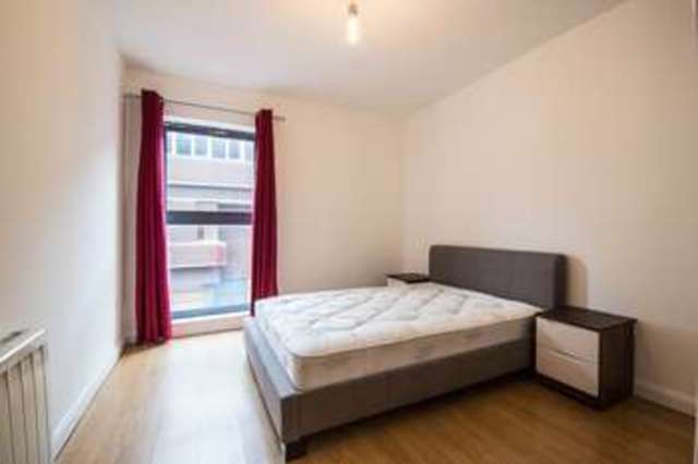  Image of 1 bedroom Flat to rent in Fleet Street Swindon SN1 at Swindon Wiltshire, SN1 1RL