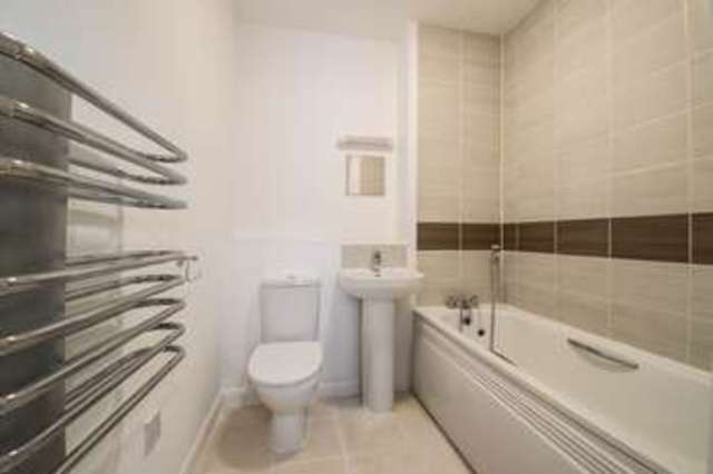  Image of 1 bedroom Flat to rent in Fleet Street Swindon SN1 at Swindon Wiltshire, SN1 1RL