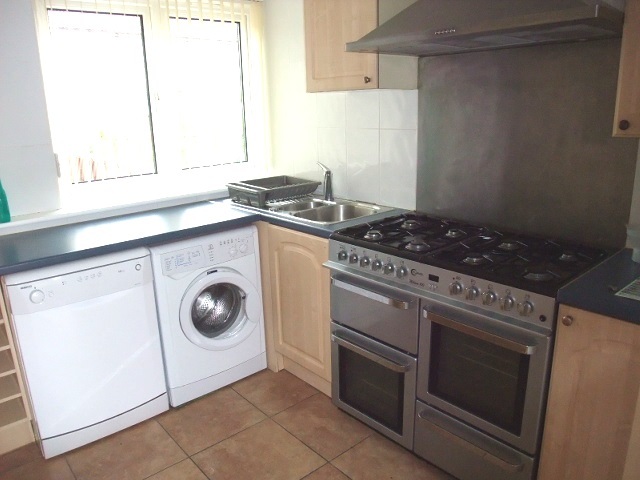  Image of 3 bedroom Terraced house to rent in Forres Drive Glenrothes KY6 at Glenrothes Fife Fife, KY6 2JX
