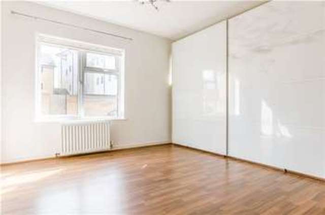  Image of 1 bedroom Ground Flat for sale in Foxglove Way Cambridge CB4 at Cambridge, CB4 2FY