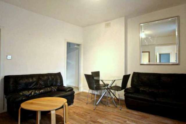  Image of 2 bedroom Flat to rent in Fulham Road London SW6 at Fulham Road Fulham London, SW6 1DU