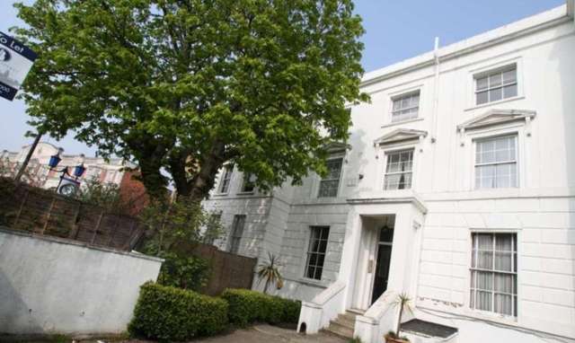  Image of 2 bedroom Flat to rent in Fulham Road London SW6 at Fulham Road Fulham London, SW6 1DU