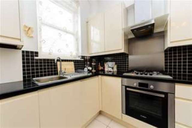  Image of 1 bedroom Flat to rent in Fulham Road London SW6 at London, SW6 5UJ