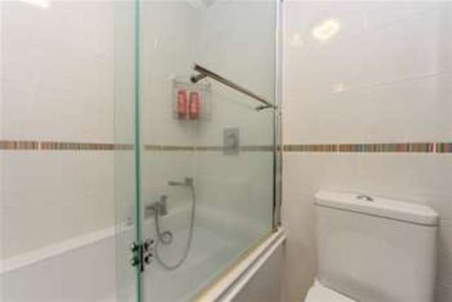  Image of 1 bedroom Flat to rent in Fulham Road London SW6 at London, SW6 5UJ