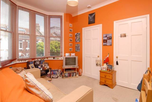  Image of 1 bedroom Flat to rent in Gaskarth Road London SW12 at Gaskarth Road  London, SW12 9NL