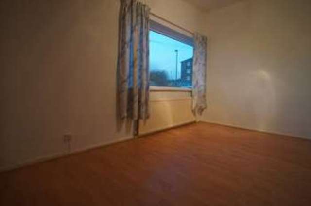  Image of 3 bedroom End of Terrace to rent in Gaunt Road Sheffield S14 at Gleadless Sheffield Norton, S14 1GJ