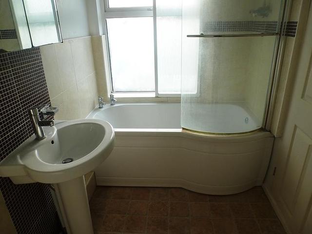  Image of 2 bedroom Flat to rent in Gilbert Road Cambridge CB4 at Cambridge, CB4 3NZ