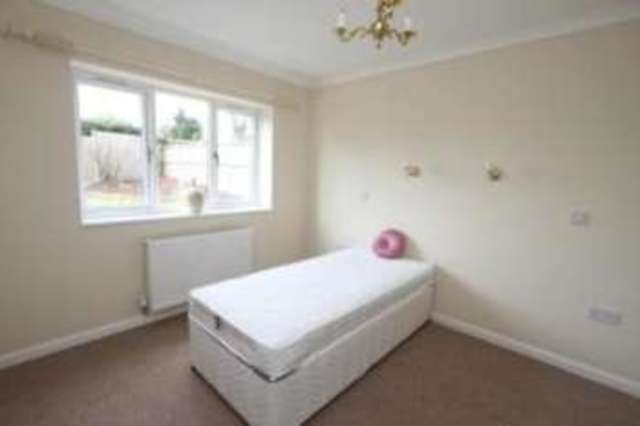  Image of 2 bedroom Bungalow for sale in Gipsy Lane Old Whittington Chesterfield S41 at Old Whittington Chesterfield Whittington, S41 9JE