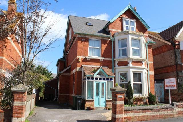  Image of 6 bedroom Detached house for sale in Glendinning Avenue Weymouth DT4 at Weymouth, DT4 7QF