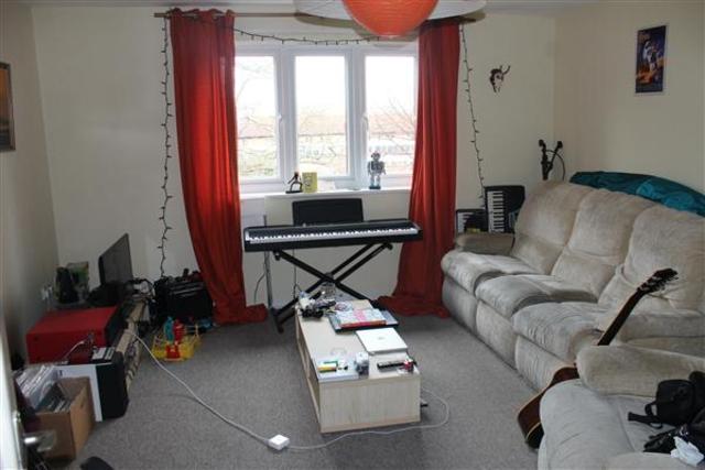 Image of 2 bedroom Apartment to rent in Glenville Grove London SE8 at Deptford High Street, SE8 4BJ