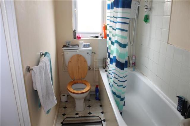  Image of 2 bedroom Apartment to rent in Glenville Grove London SE8 at Deptford High Street, SE8 4BJ