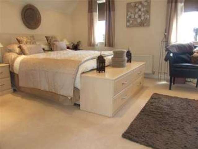  Image of 3 bedroom Town House for sale in Gloucester Avenue Shinfield Reading RG2 at Shinfield Reading Arborfield Garrison, RG2 9GA