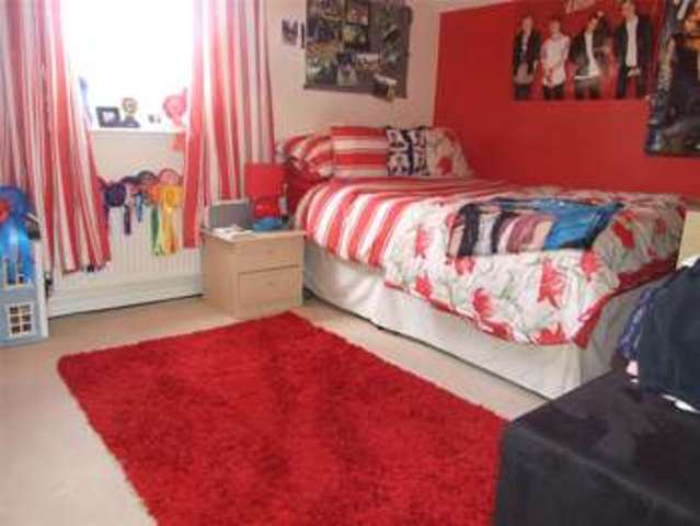  Image of 3 bedroom Town House for sale in Gloucester Avenue Shinfield Reading RG2 at Shinfield Reading Arborfield Garrison, RG2 9GA