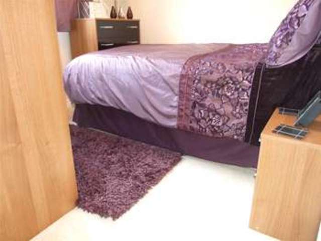  Image of 3 bedroom Town House for sale in Gloucester Avenue Shinfield Reading RG2 at Shinfield Reading Arborfield Garrison, RG2 9GA