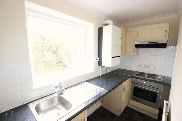  Image of 2 bedroom Flat for sale in Goldington Avenue Bedford MK40 at Goldington Avenue  Bedford, MK40 3BY