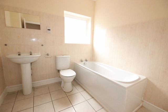  Image of 2 bedroom Flat for sale in Goldington Avenue Bedford MK40 at Goldington Avenue  Bedford, MK40 3BY