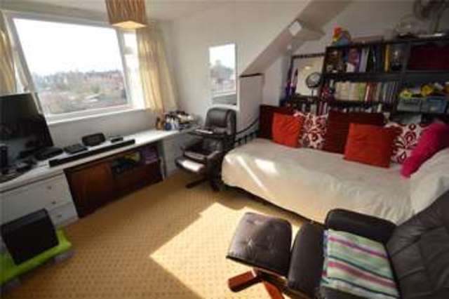  Image of 5 bedroom Semi-Detached house for sale in Gordon Road Maidenhead SL6 at Maidenhead Berkshire Maidenhead, SL6 6BR